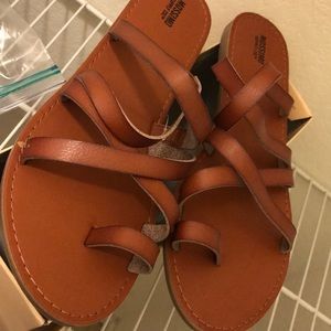 Mossimo tan sandals